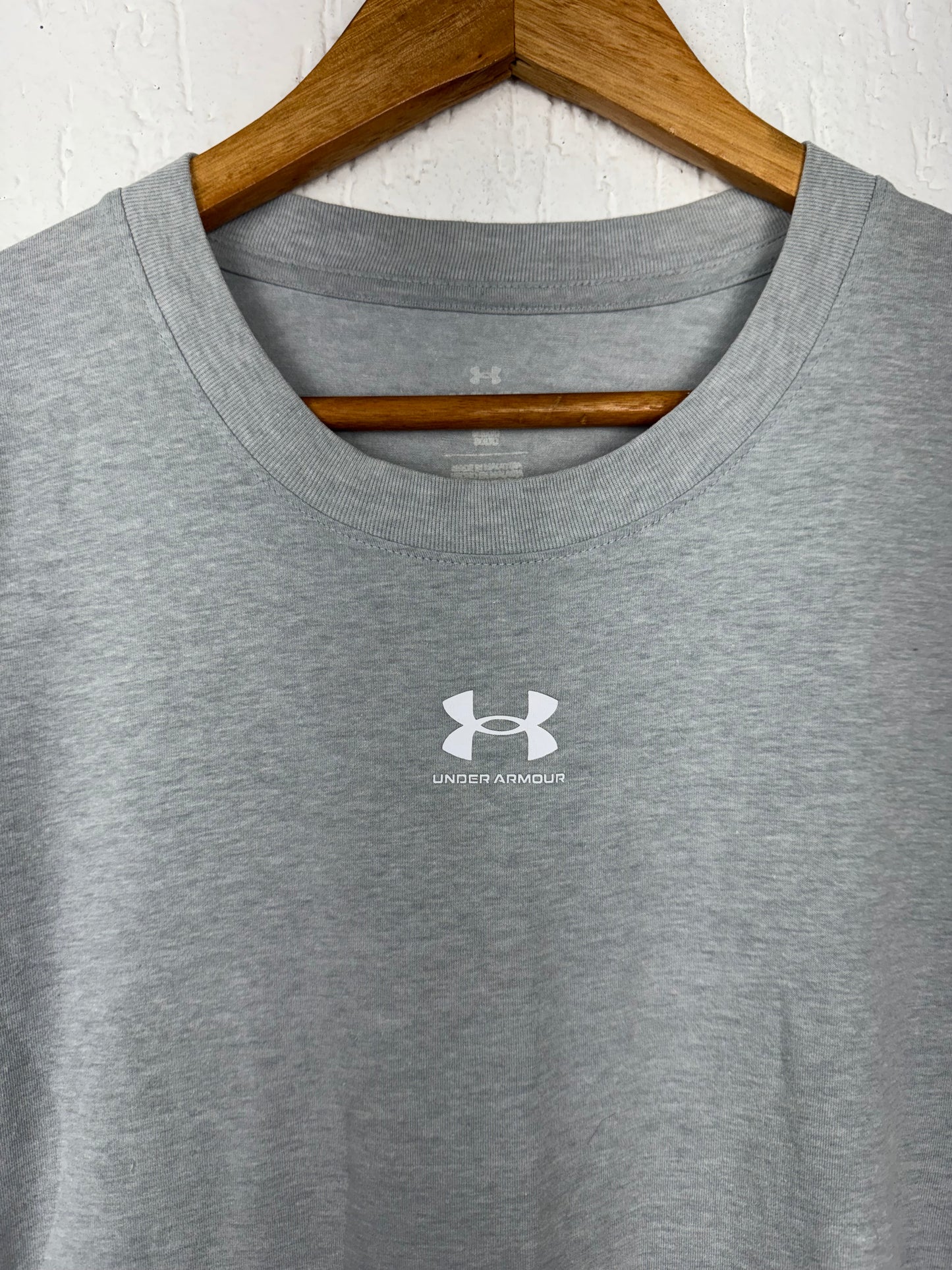 Camiseta Under Armour Cinza Mescla Logo Centralizado