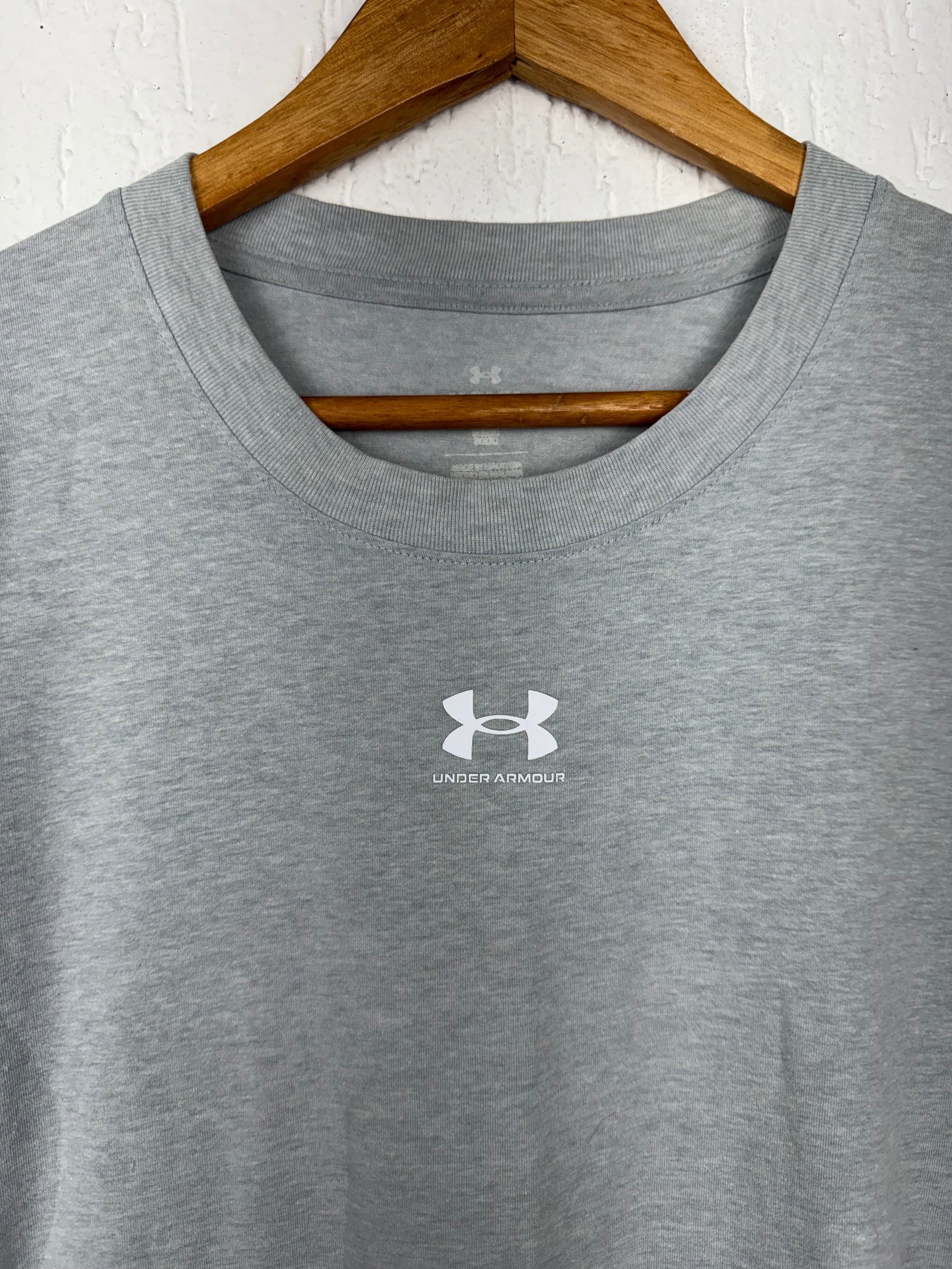 Camiseta Under Armour Cinza Mescla Logo Centralizado