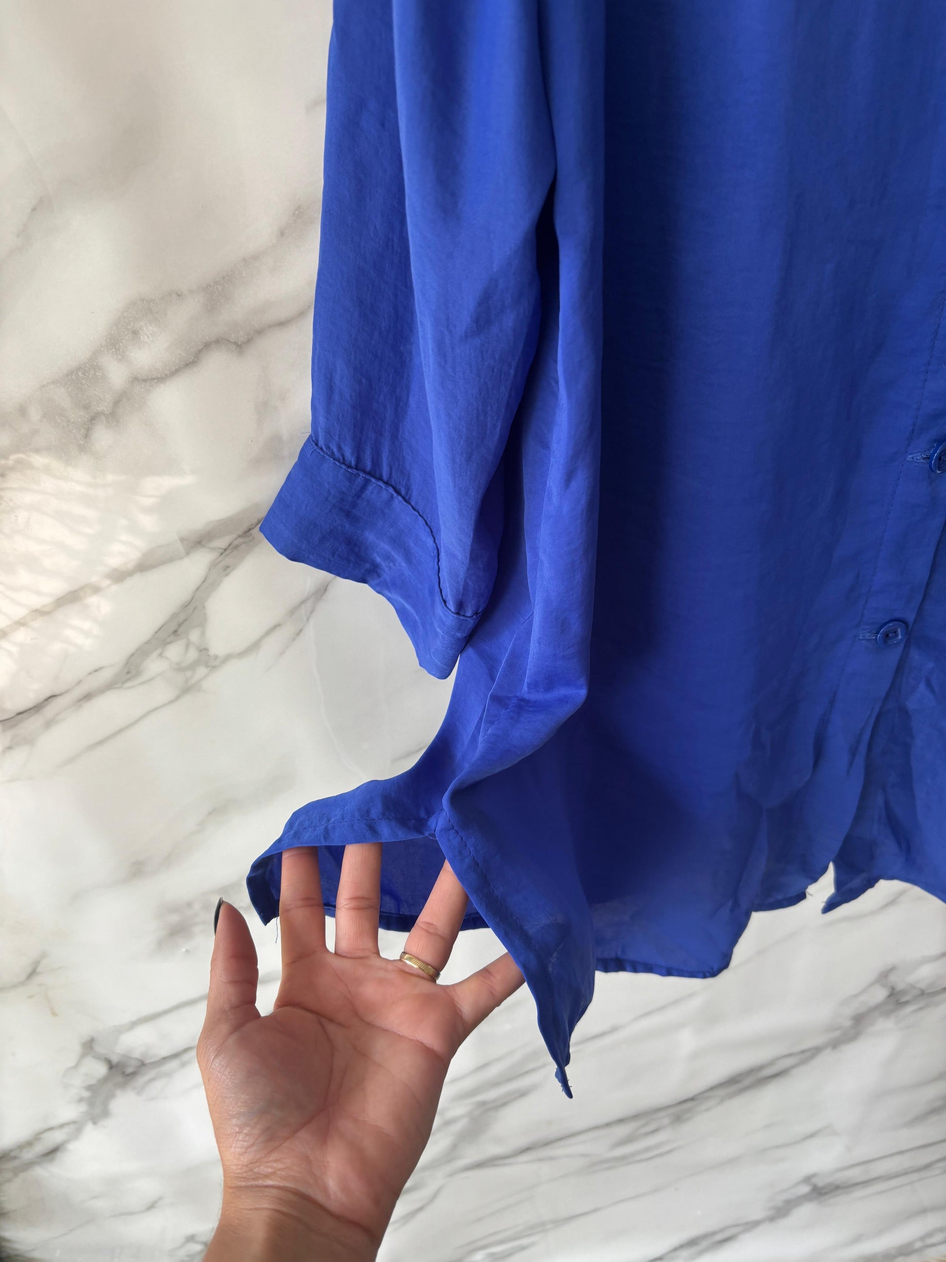 Camisa Alongada Azul Royal Carlota Costa – Abertura nas Laterais