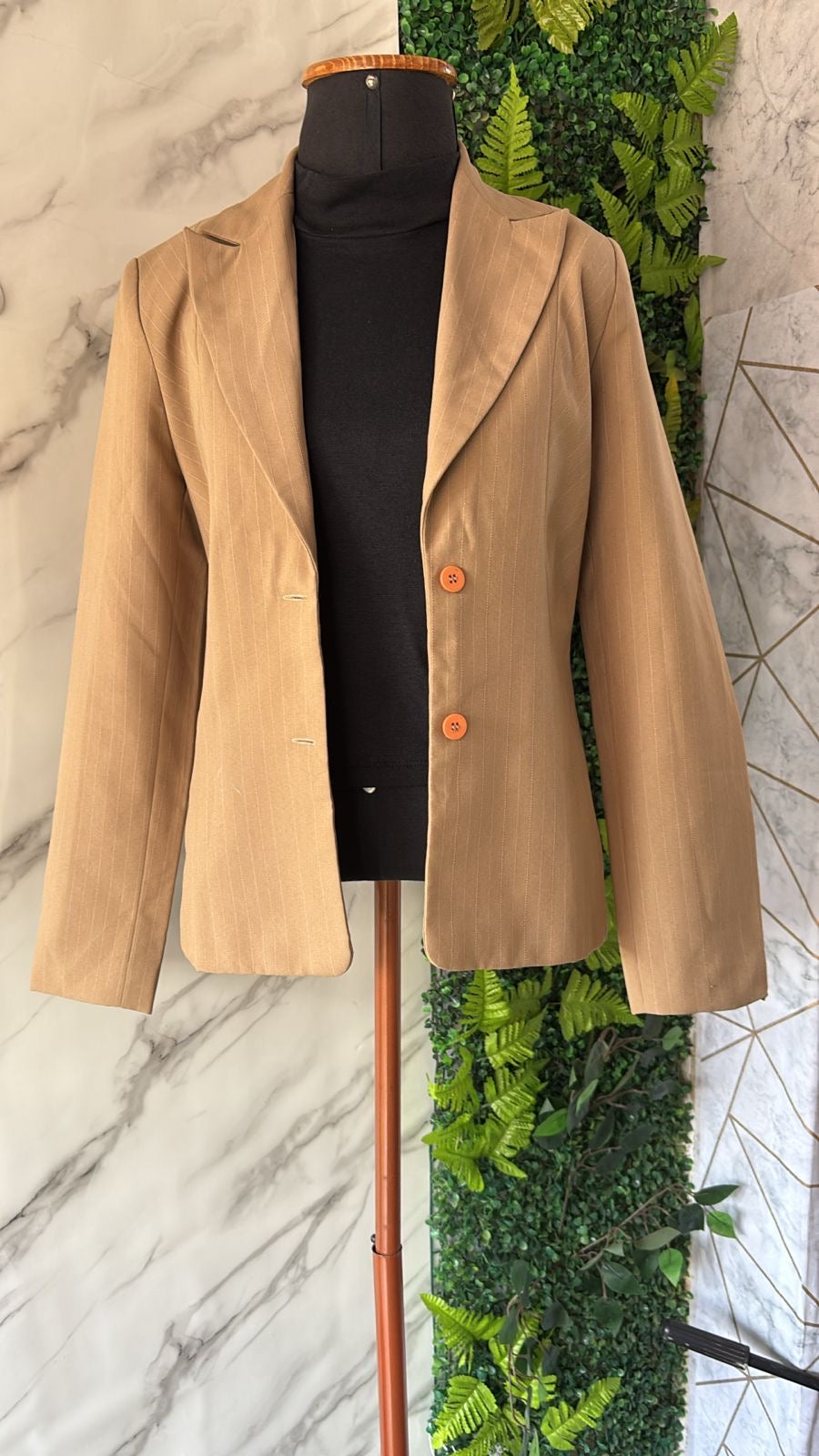 Blazer bege cortelle risca giz branca forrado