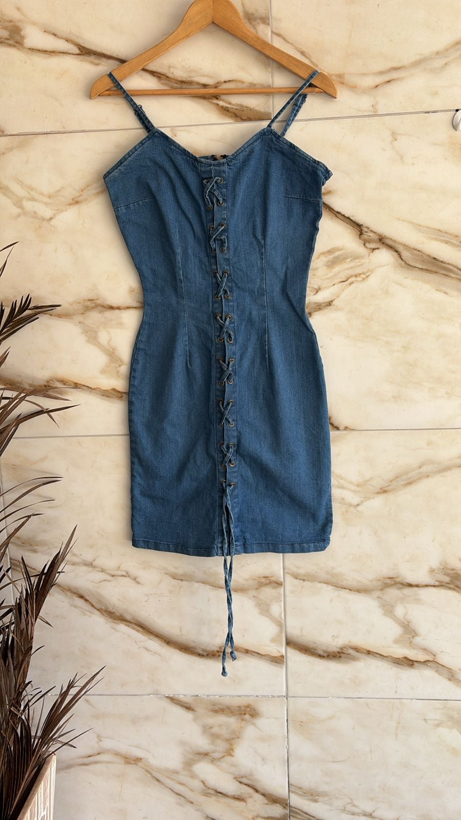 Vestido jeans vintage com amarração frente
