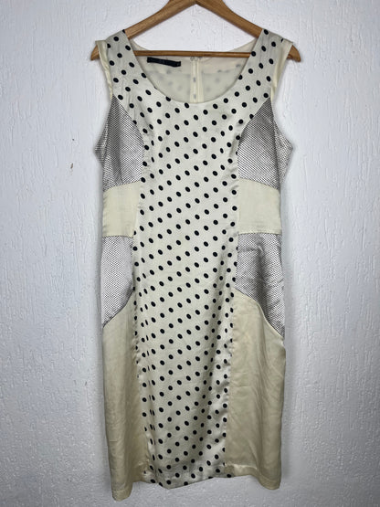 Vestido Tubinho P.A Concept com Recortes e Estampa Poá