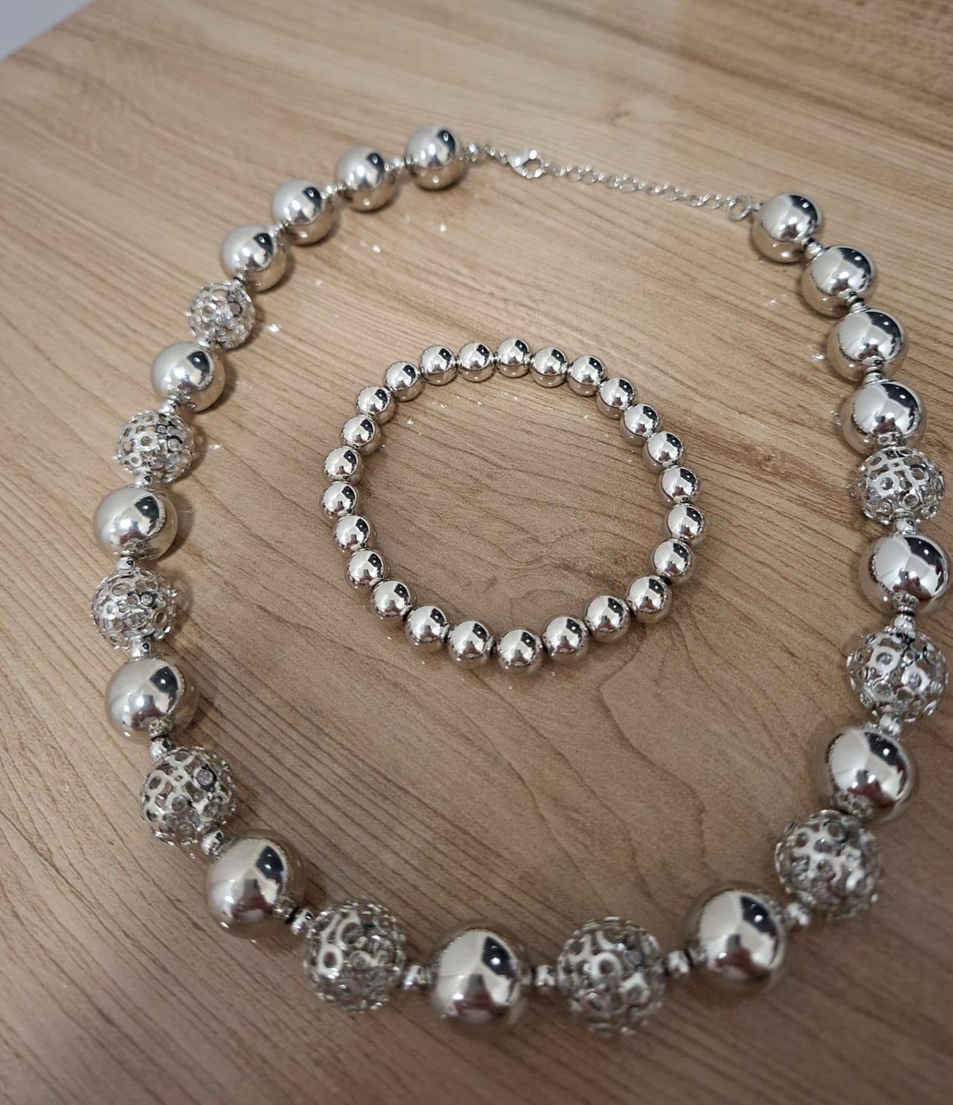 Conjunto colar prata com esferas fechadas e vazadas+ pulseira com mini esferas