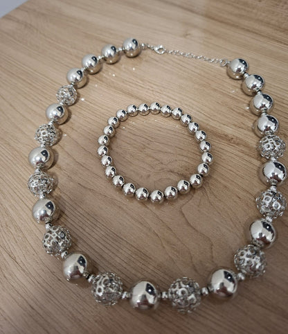 Conjunto colar prata com esferas fechadas e vazadas+ pulseira com mini esferas