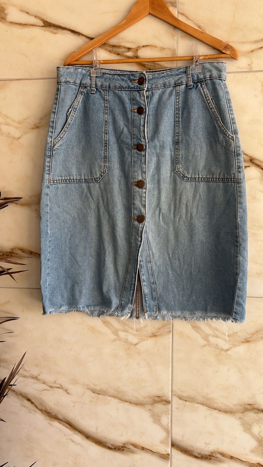 Saia mide jeans Marisa