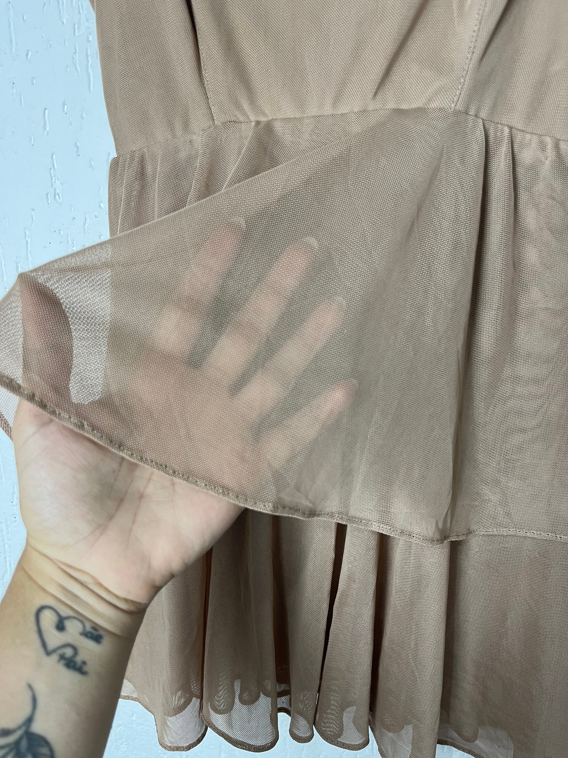 Blusa Romântica de Tule Nude