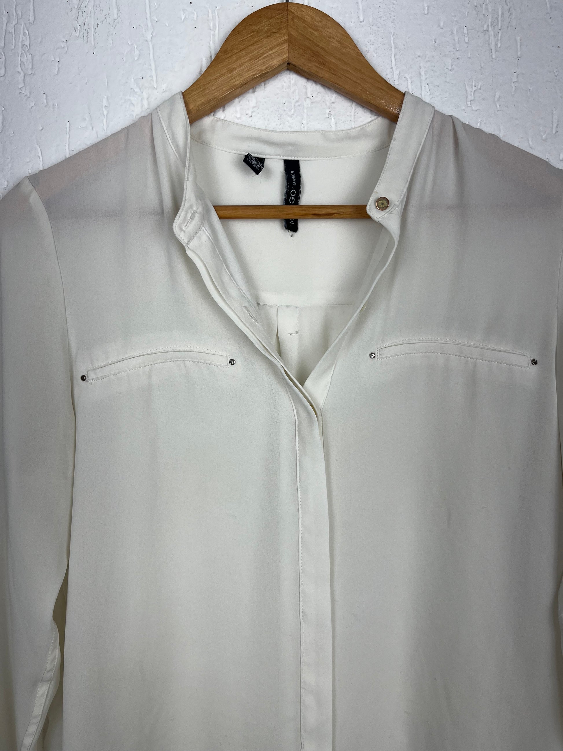 Camisa Mangô Off-White com Botões prateado