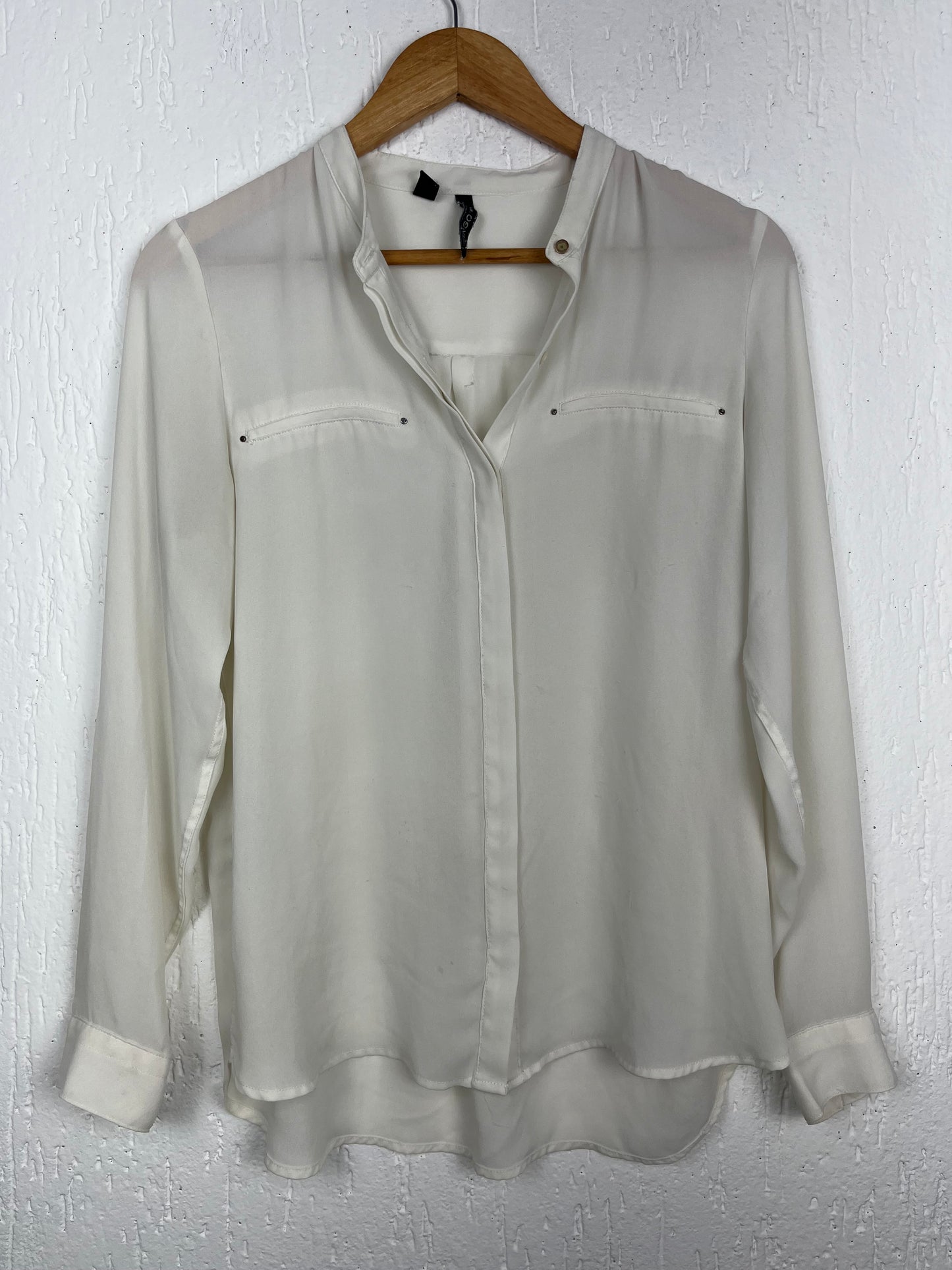 Camisa Mangô Off-White com Botões prateado