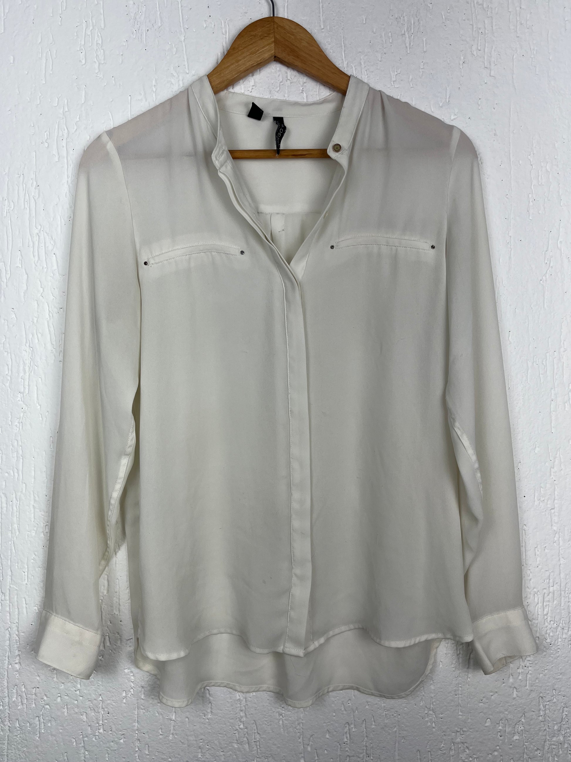 Camisa Mangô Off-White com Botões prateado