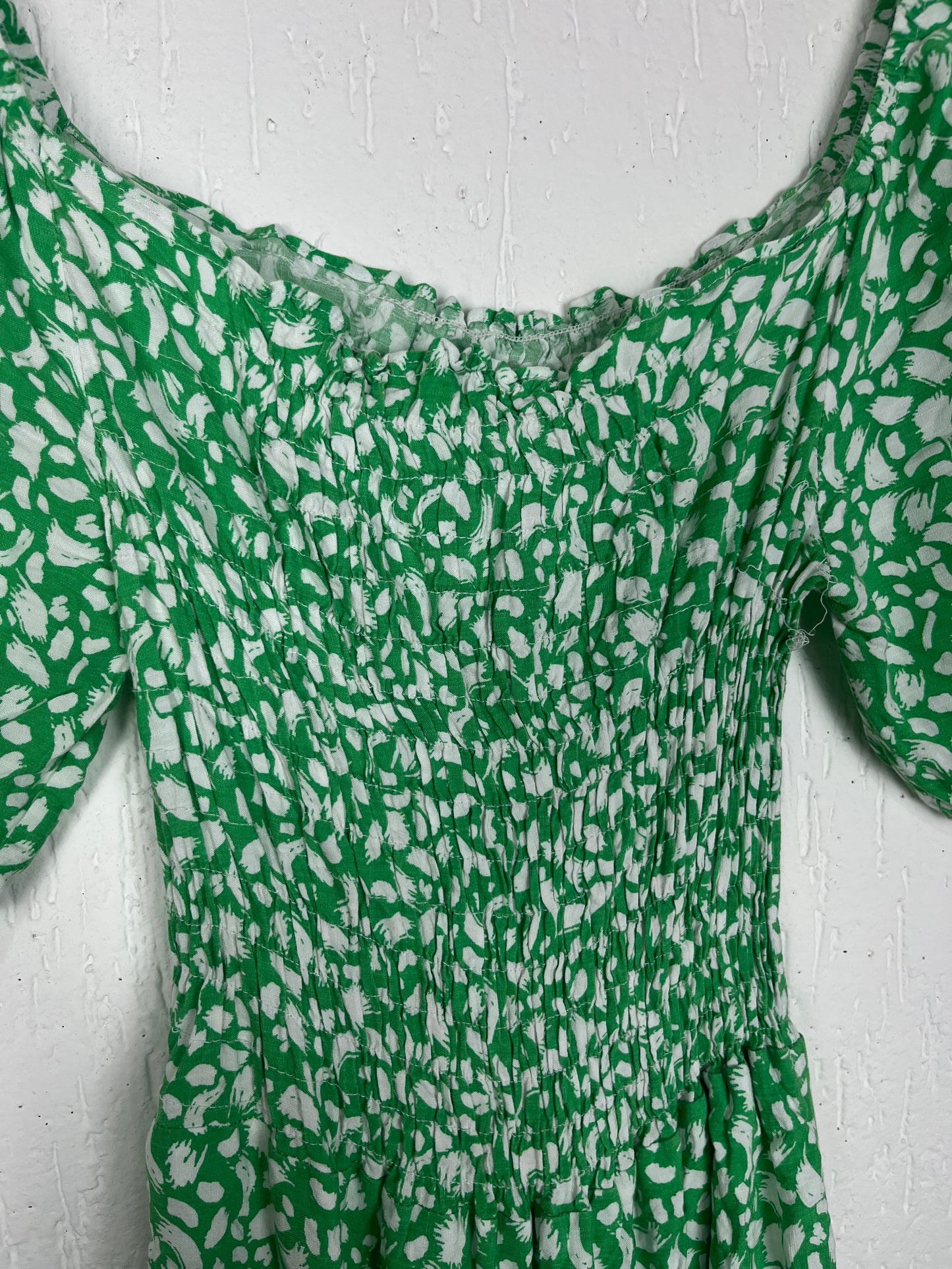 Vestido Estampado Verde com Lastex e Manga Bufante