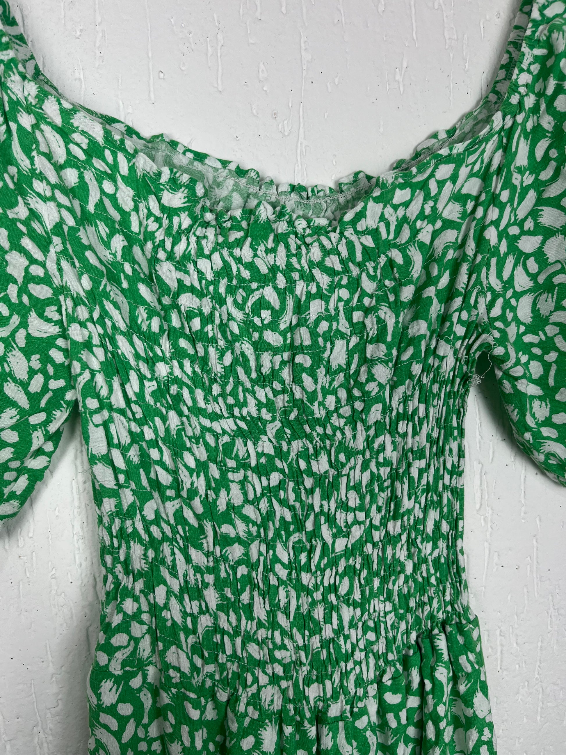 Vestido Estampado Verde com Lastex e Manga Bufante