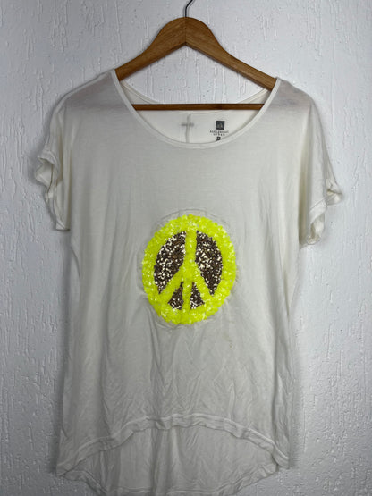 Blusa off white com aplicação paetê