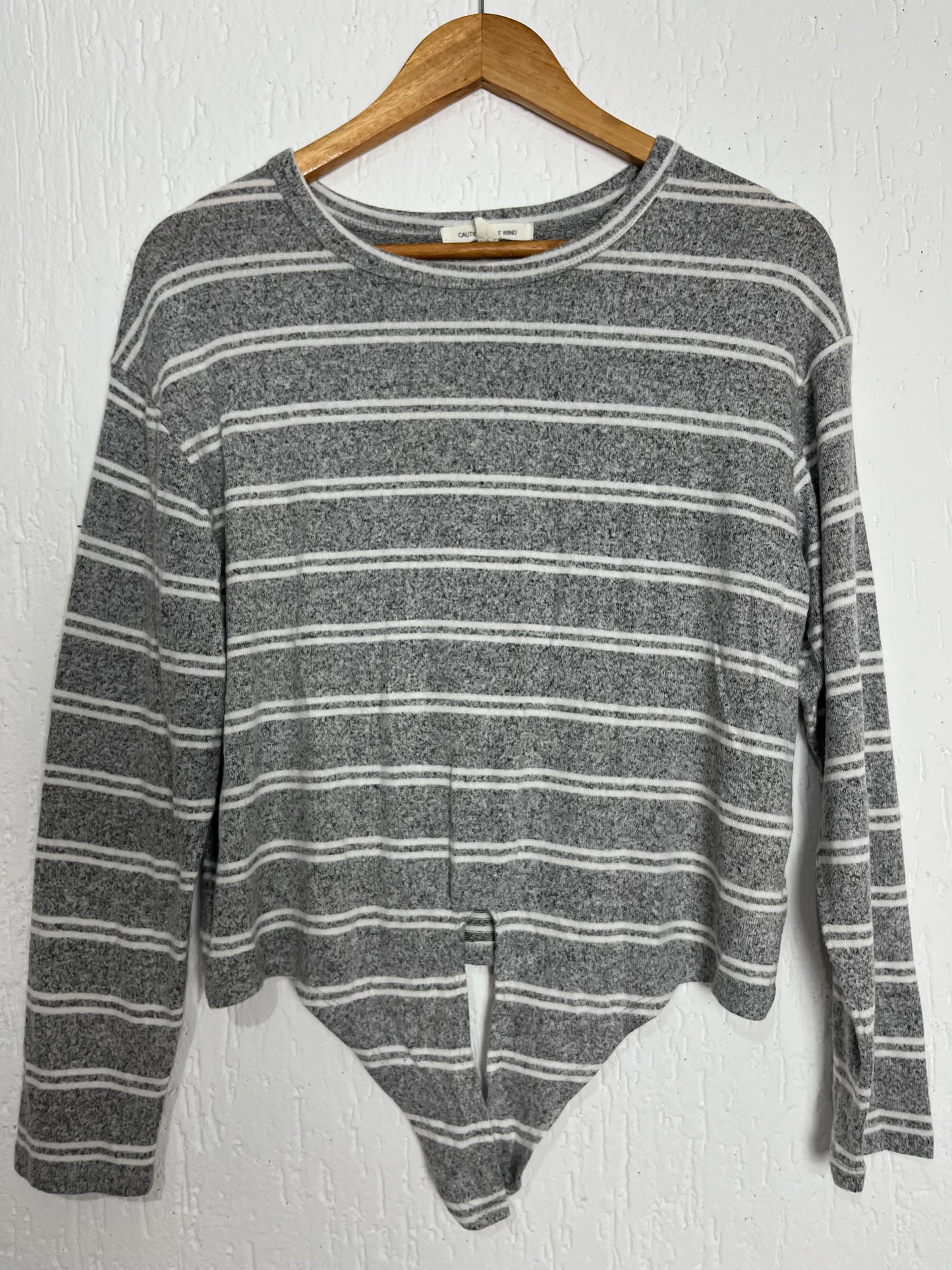 Blusa Manga Longa Listrada com Detalhe de Amarração