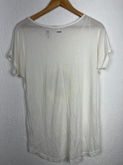 Blusa off white com aplicação paetê