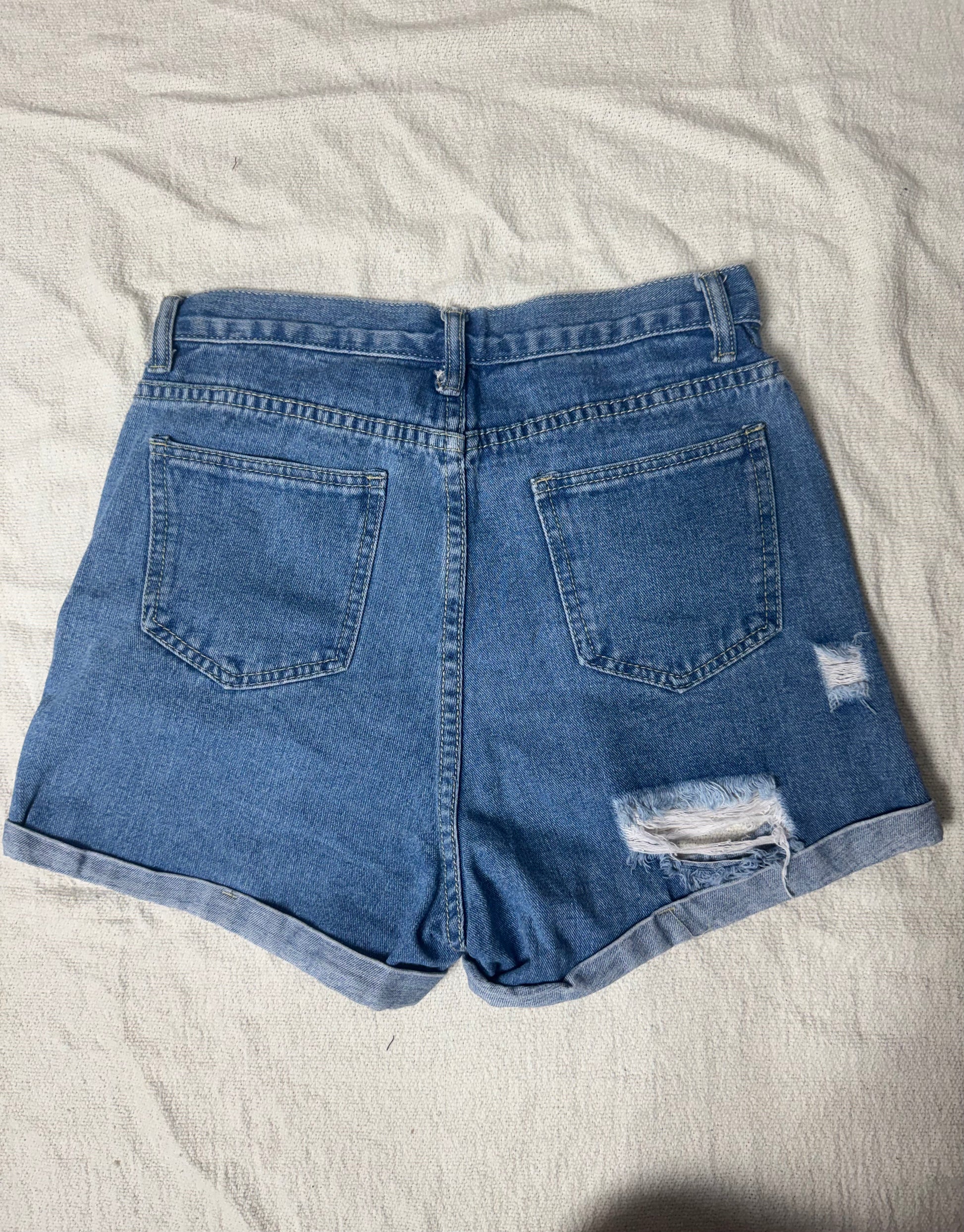 Short Jeans Mom Destroyd com Elastano
