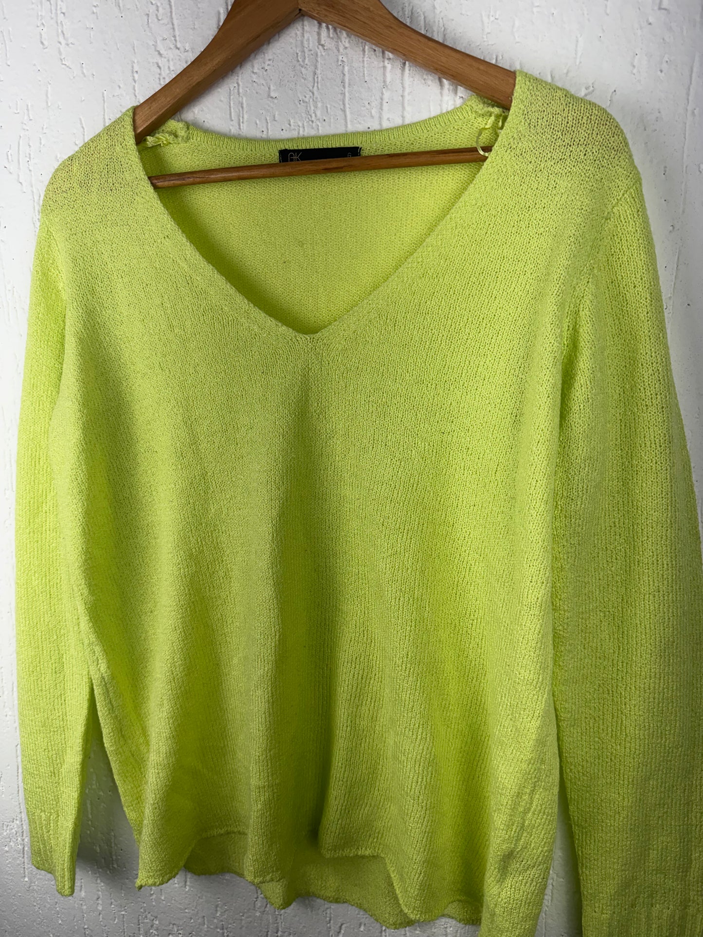 Suéter Tricô Verde Limão Gola V Levinho