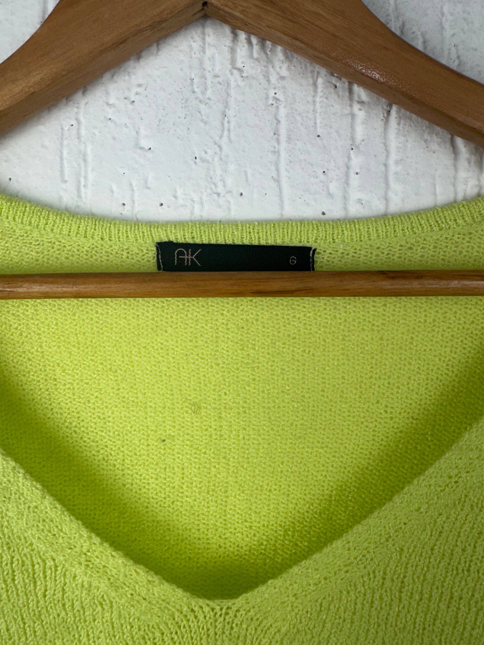Suéter Tricô Verde Limão Gola V Levinho