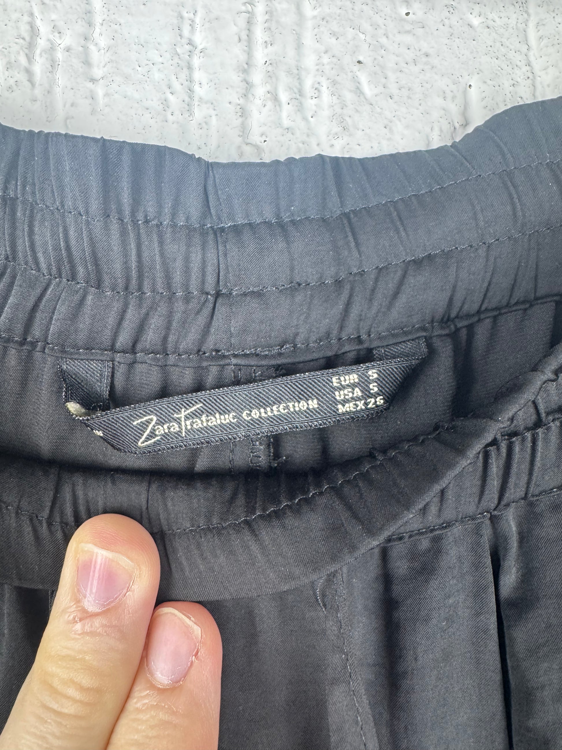Calça Jogger Zara Preta Fluida Bolso Zíper