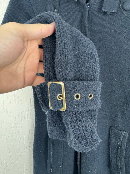 Casaco Longo Azul Marinho Estilo Militar com Zíper e Fivelas