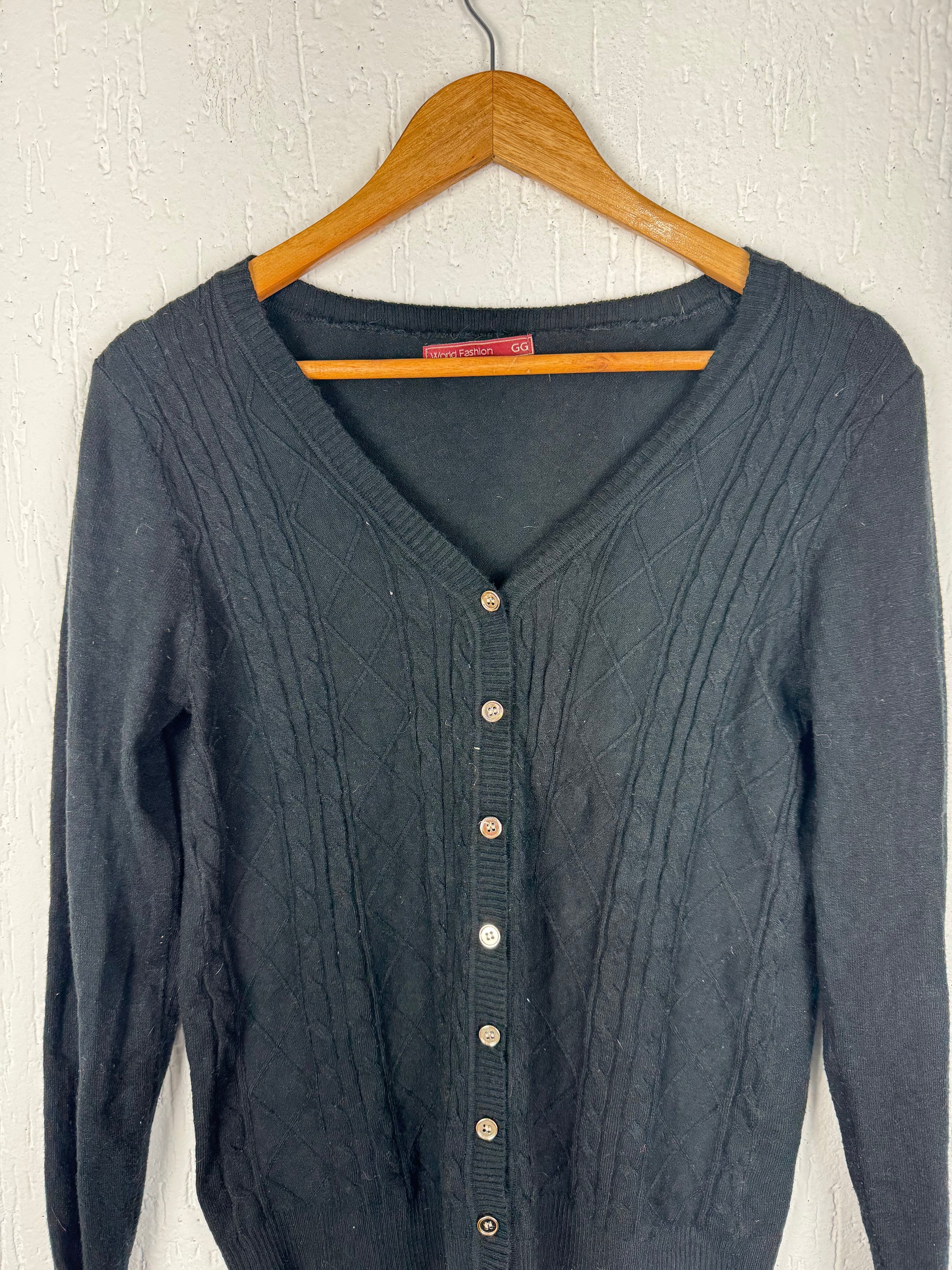 Cardigan Preto Tricô Gola V com Botões
