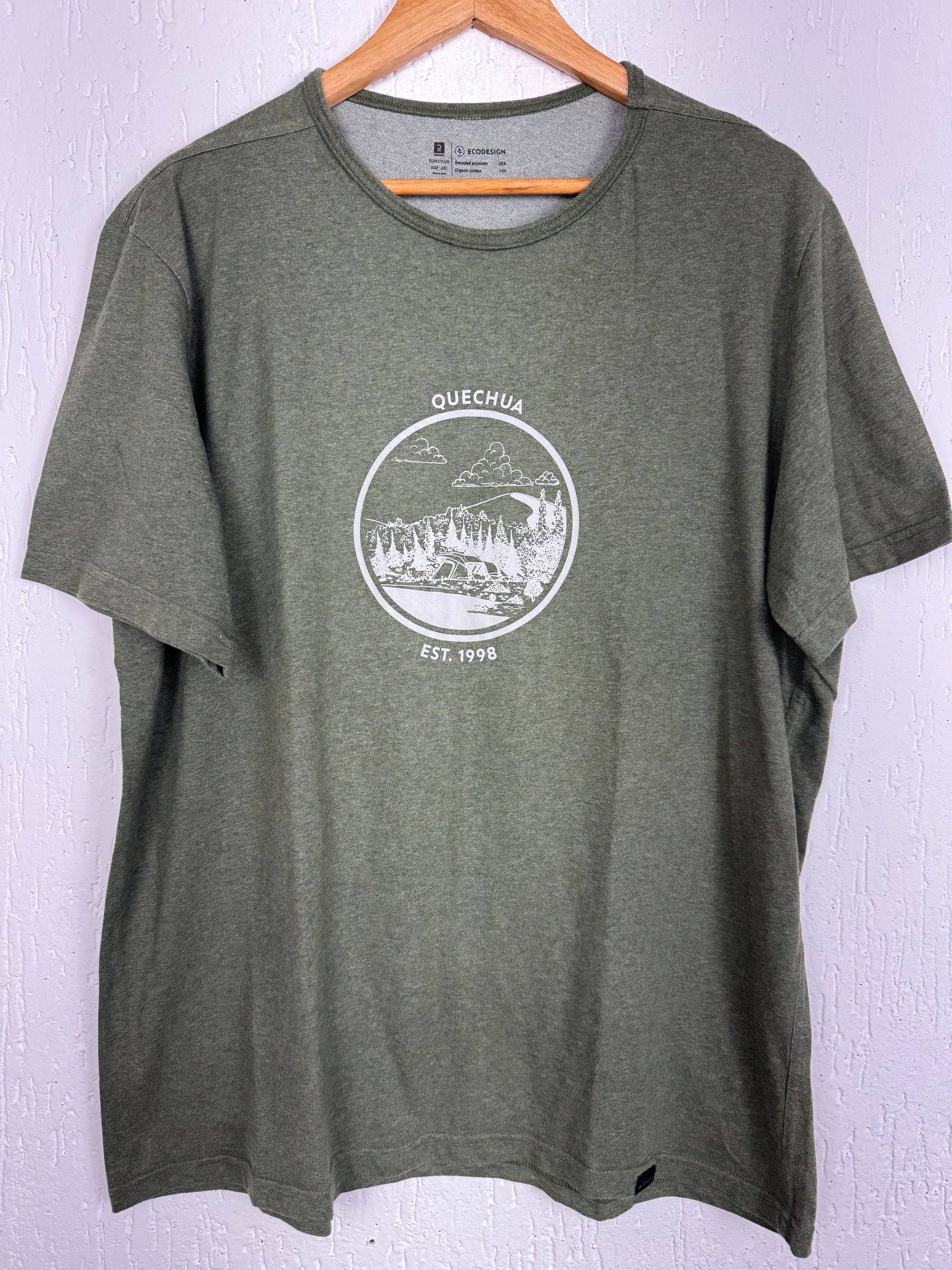 Camiseta Quechua Verde Militar Estampa Acampamento XGG