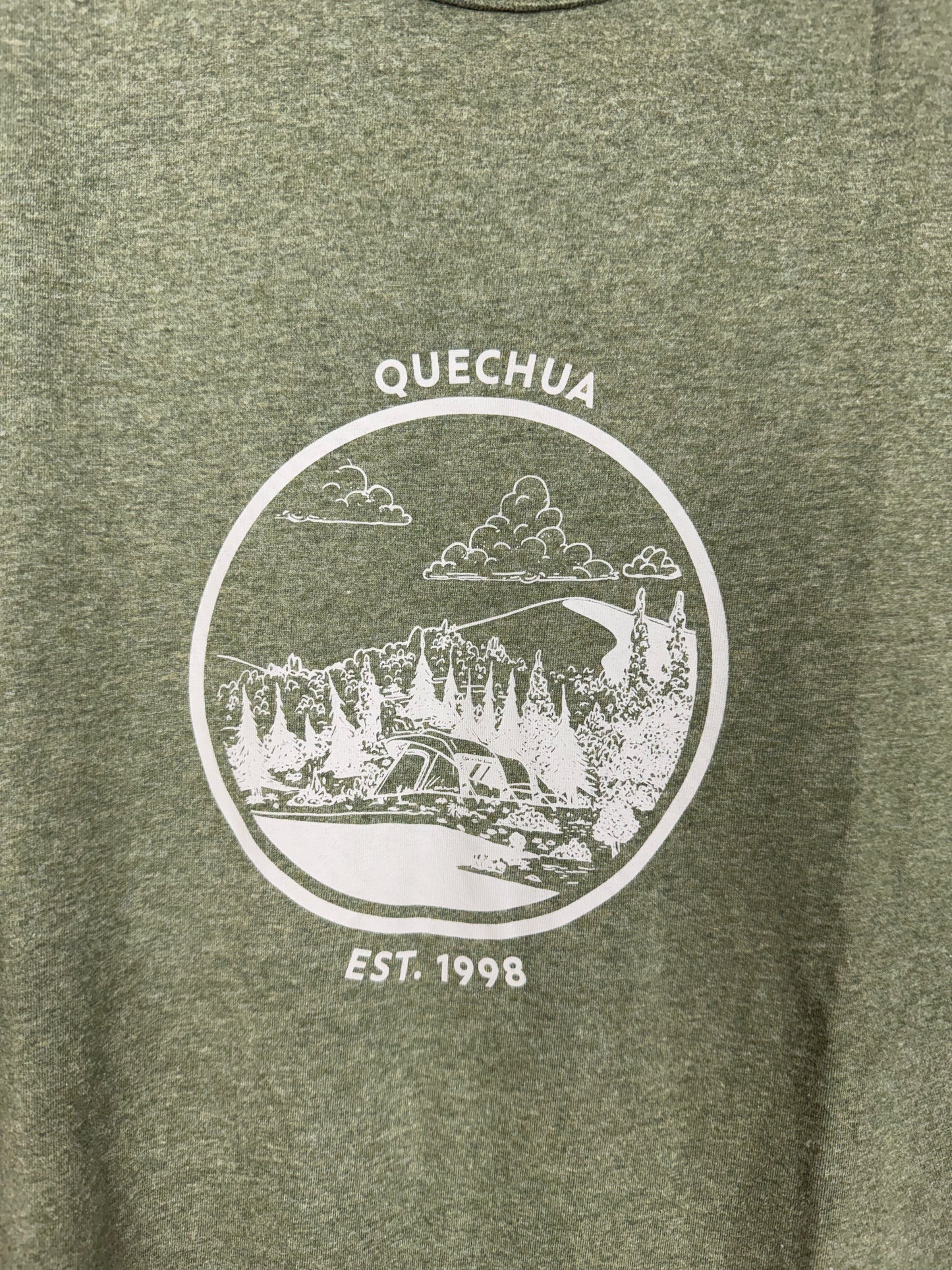 Camiseta Quechua Verde Militar Estampa Acampamento XGG
