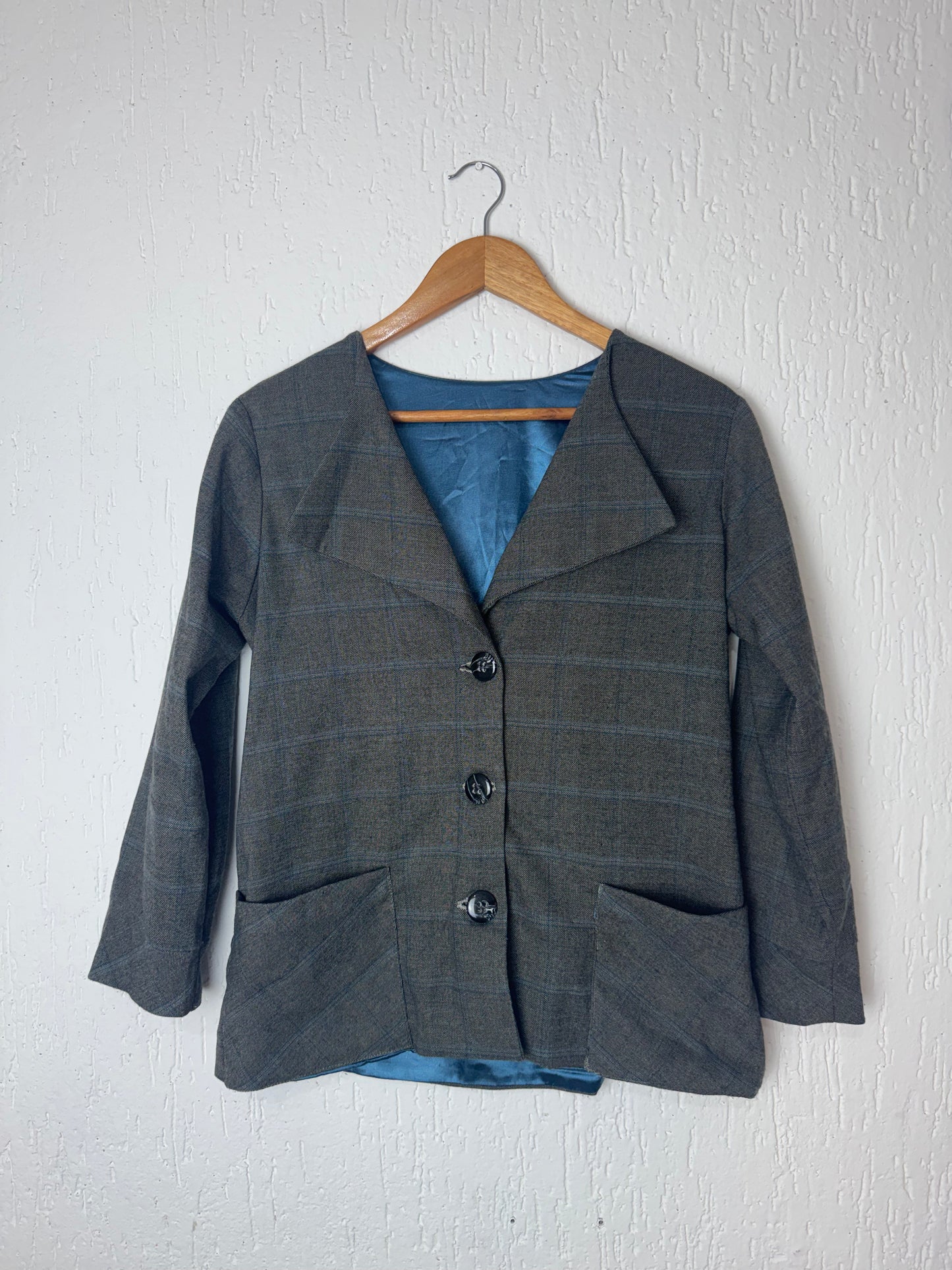 Blazer Feminino Alfaiataria Xadrez com Manga 3/4 e Forro Acetinado
