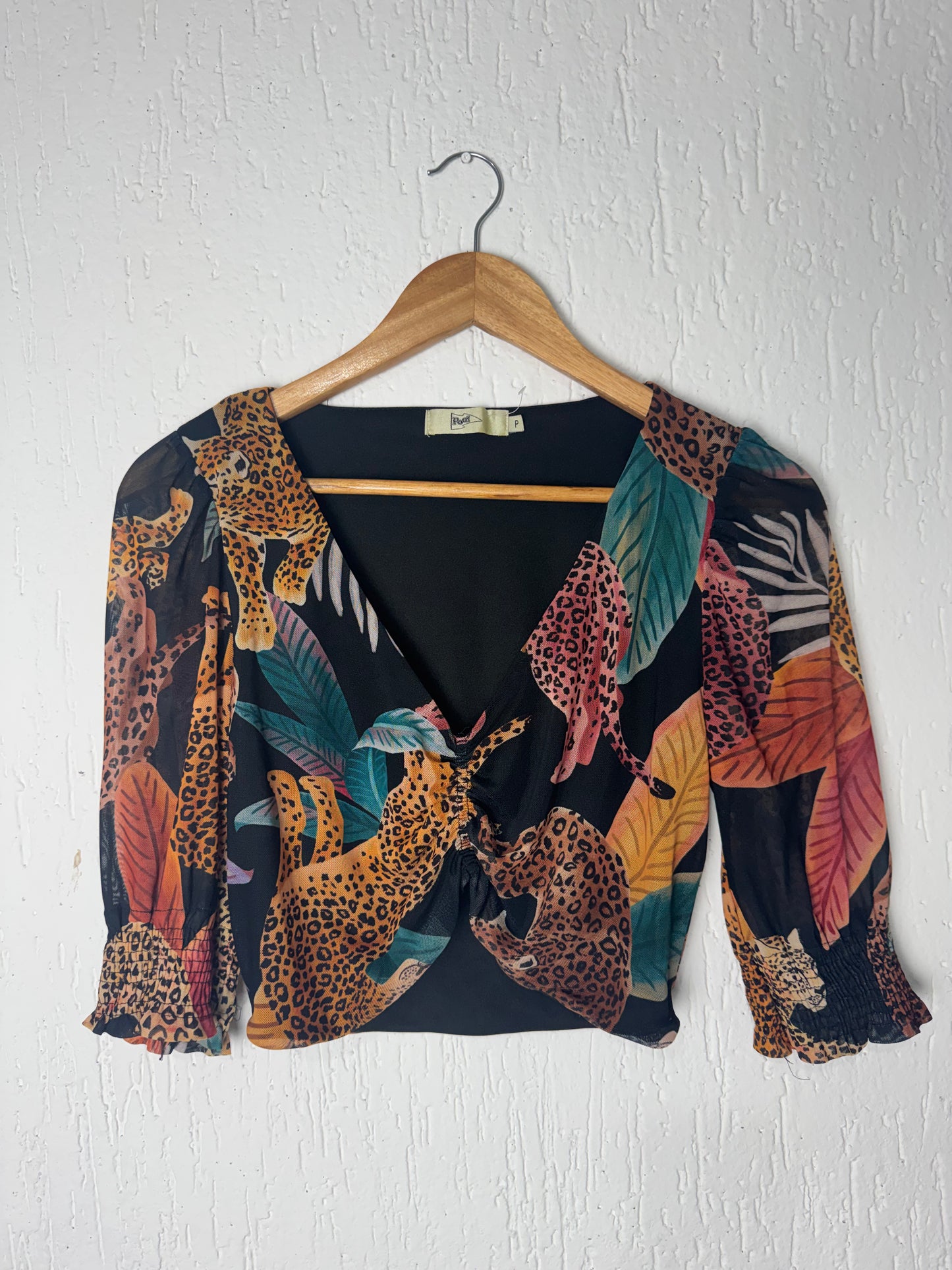 Blusa Cropped Estampa Onça e Folhagem Tropical - Tam P