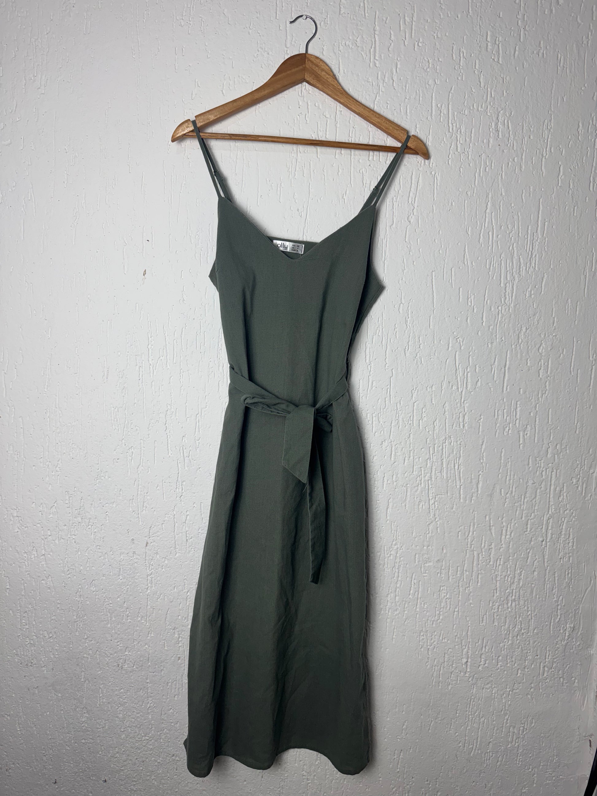 Vestido Feminino Ally Verde Musgo Minimalista