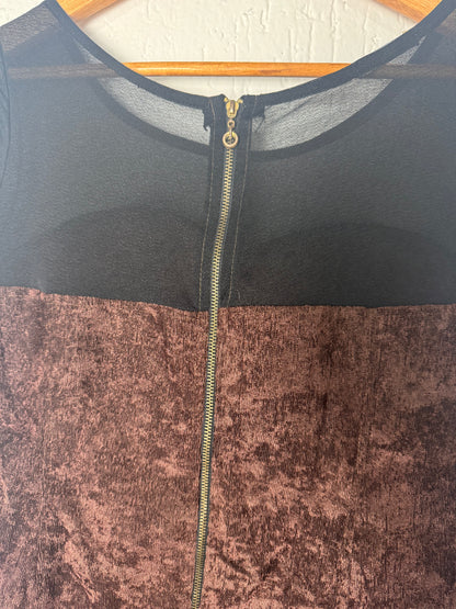Vestido Curto Veludo Marsala e Transparência em Tule