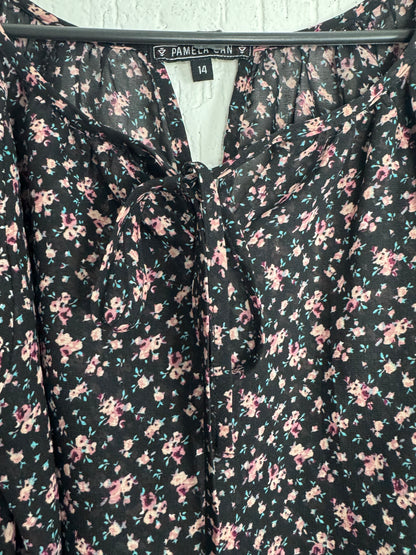 Bata Floral com Recorte nos Ombros