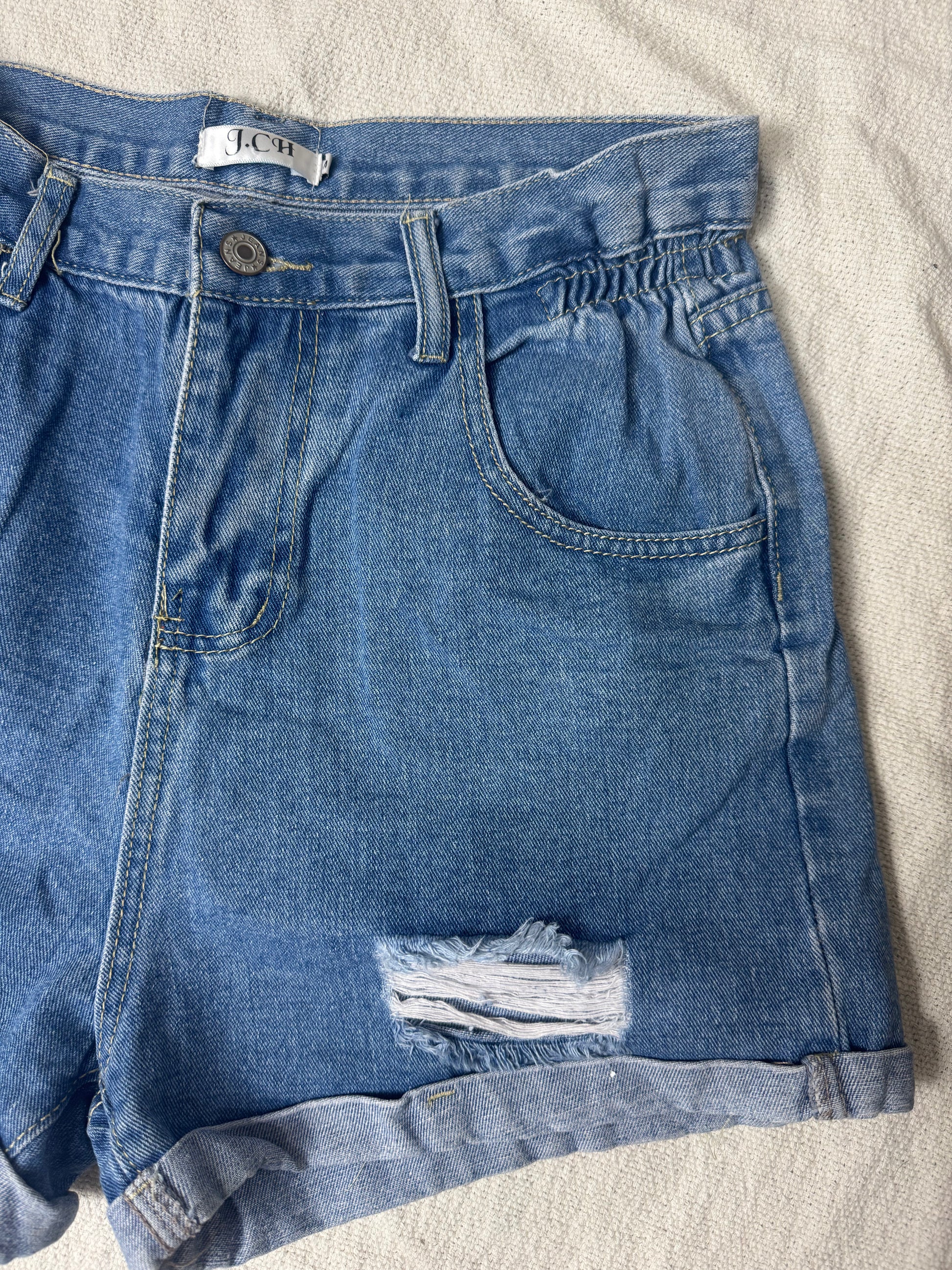 Short Jeans Mom Destroyd com Elastano