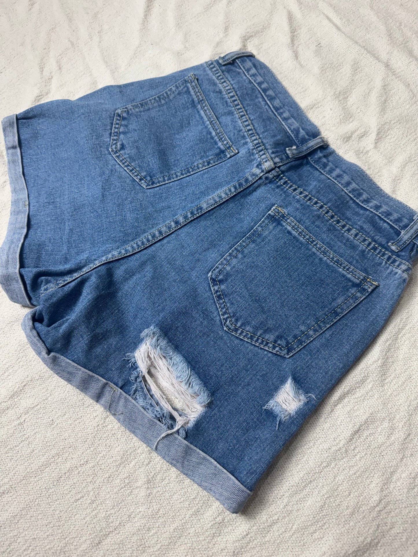 Short Jeans Mom Destroyd com Elastano