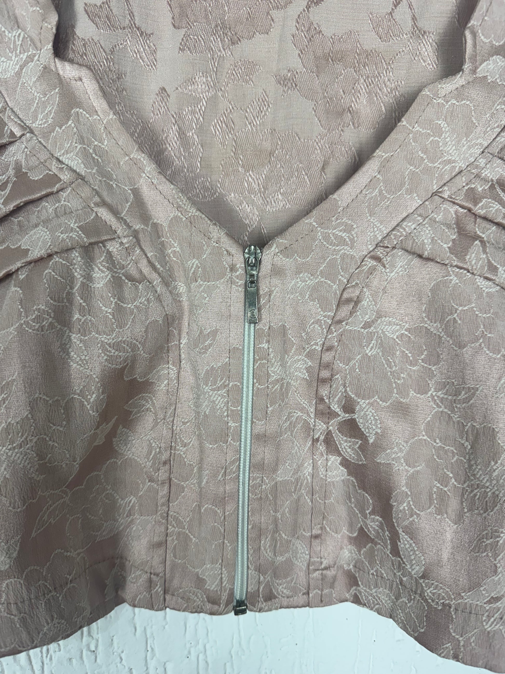 Bolero Cropped Jacquard Floral Rosê com Zíper