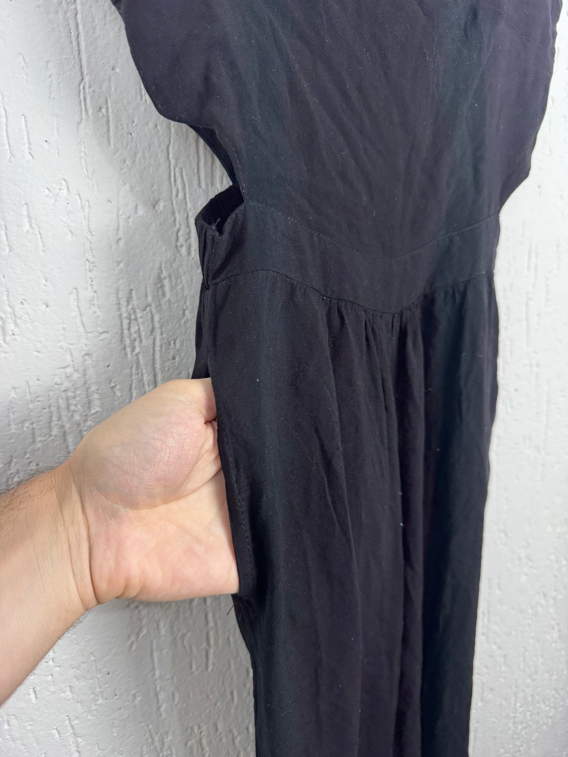 Macacão Pantalona Youcom Preto com Recortes Laterais