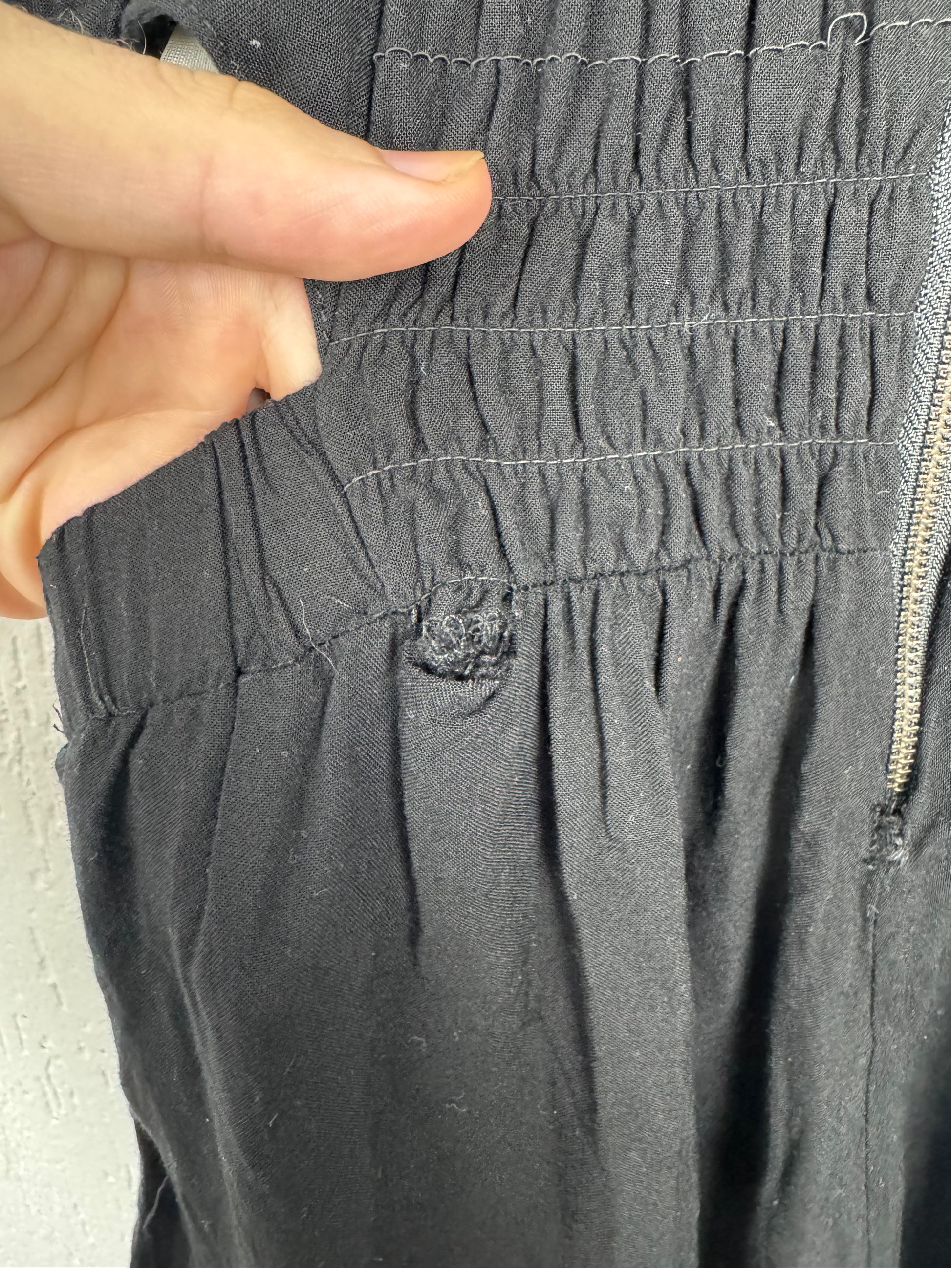 Macacão Pantalona Youcom Preto com Recortes Laterais