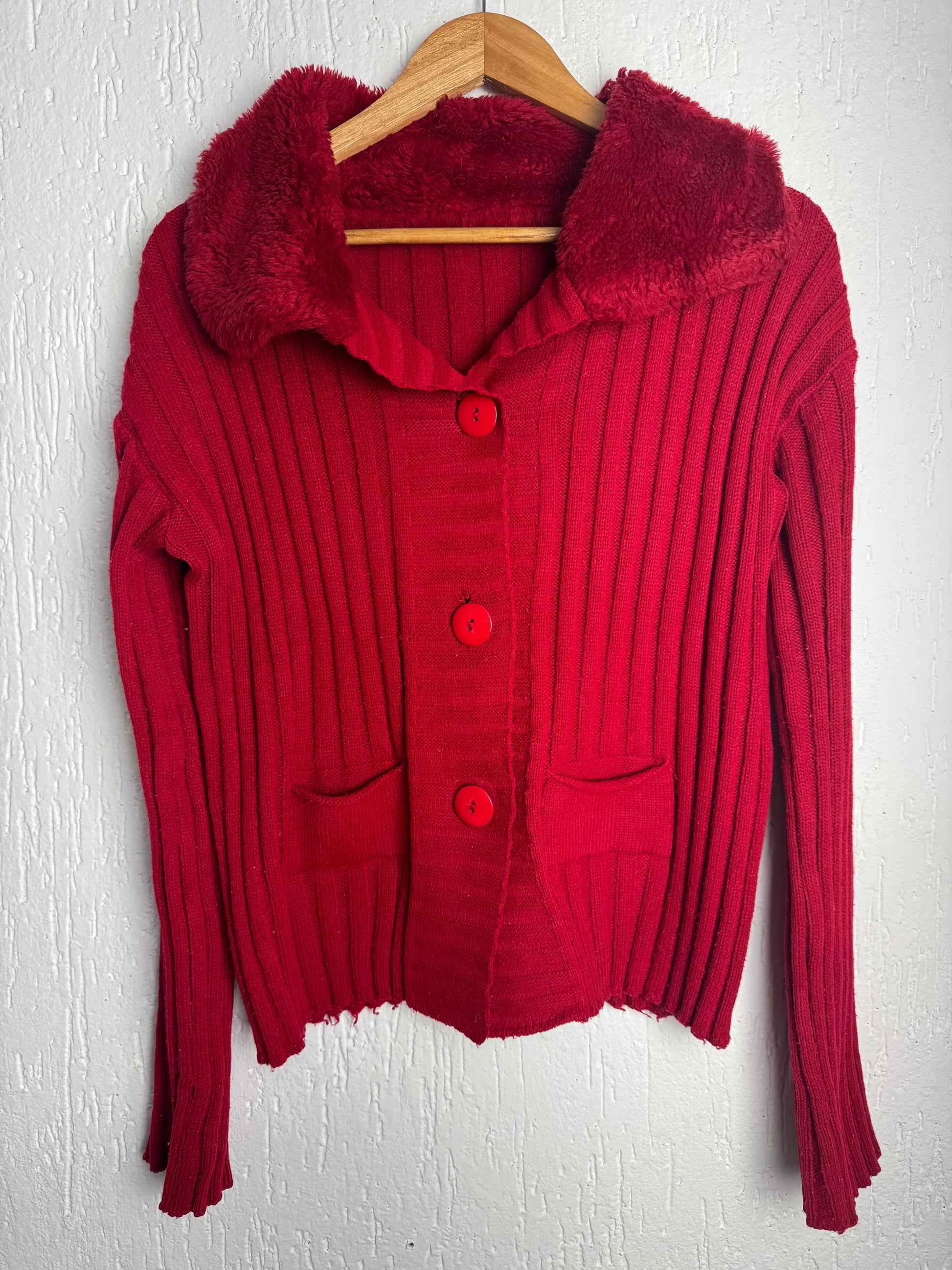 Cardigan Tricô Canelado Vermelho com Gola de Pelúcia Vintage Feminino | Tam M