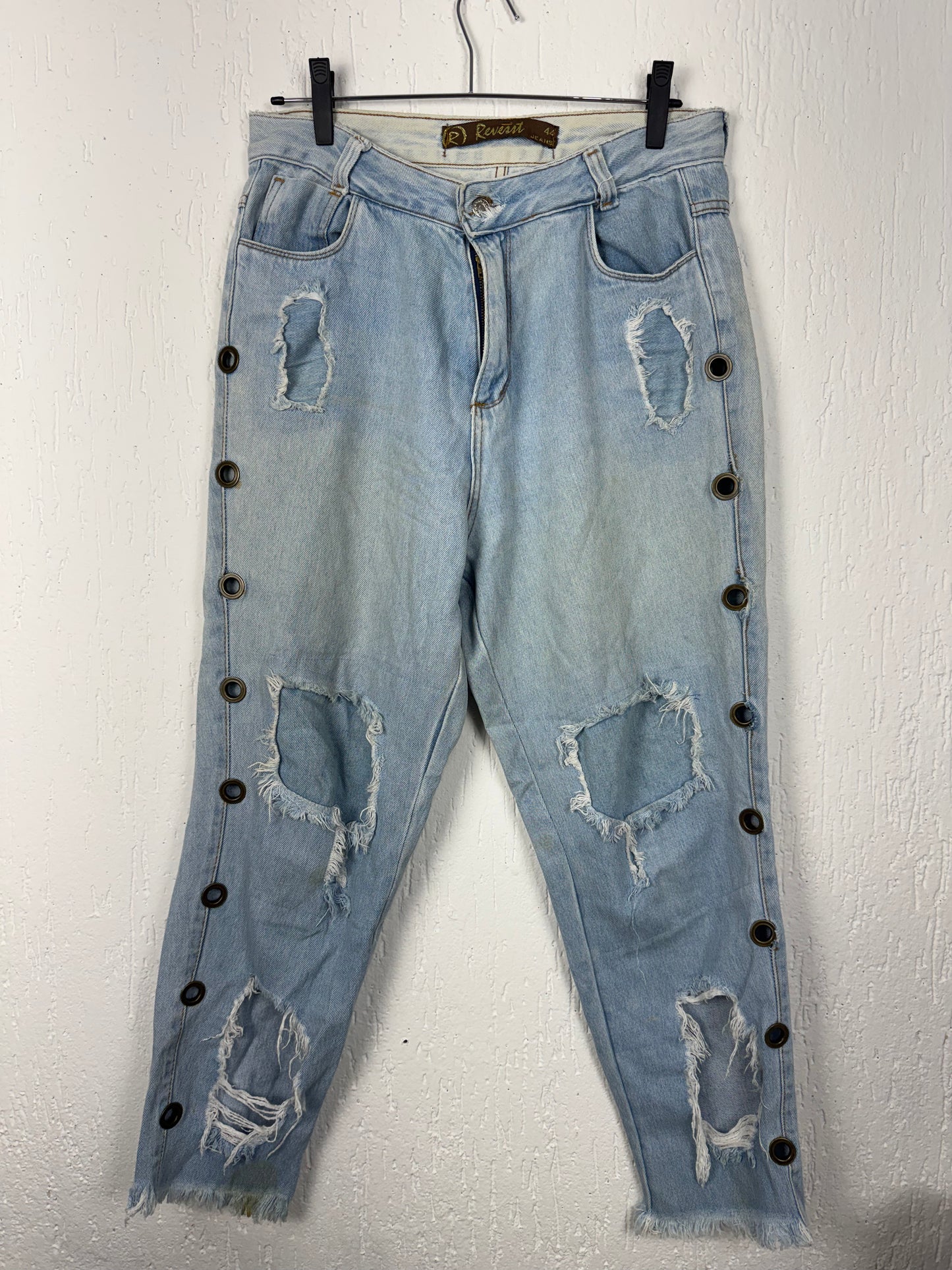 Calça Mom Jeans Destroyed Feminina Cintura Alta com Ilhoses Revest