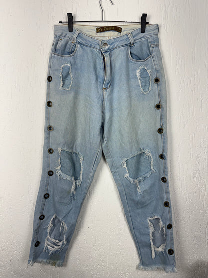 Calça Mom Jeans Destroyed Feminina Cintura Alta com Ilhoses Revest