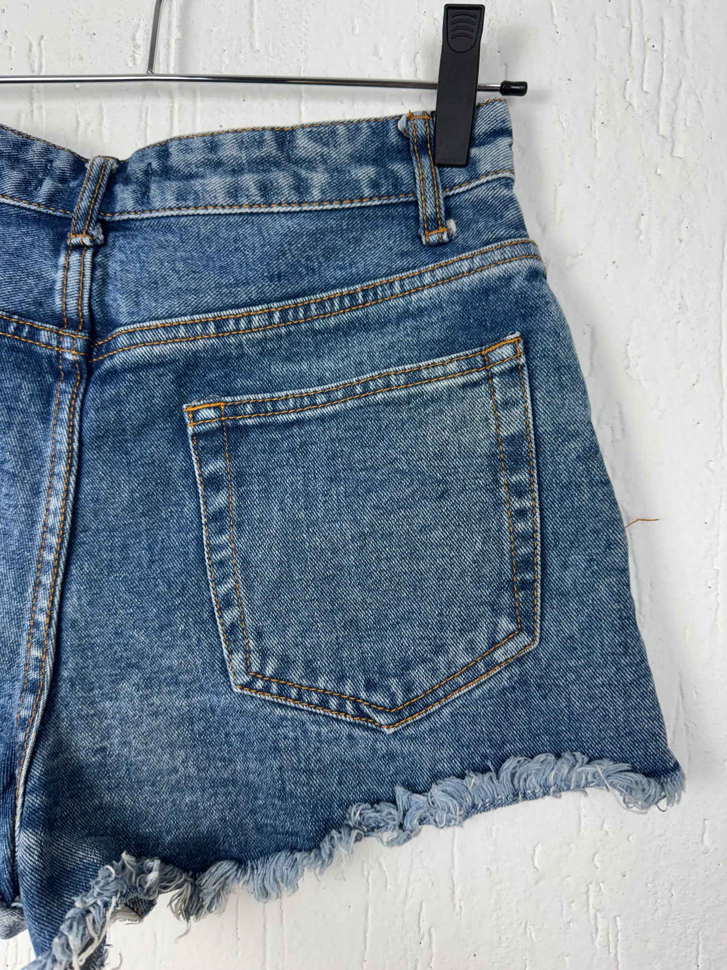Short Jeans Feminino Cintura Média Barra Desfiada Forever 21