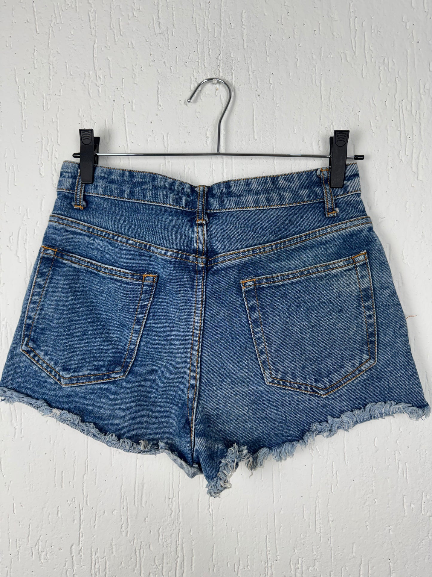 Short Jeans Feminino Cintura Média Barra Desfiada Forever 21