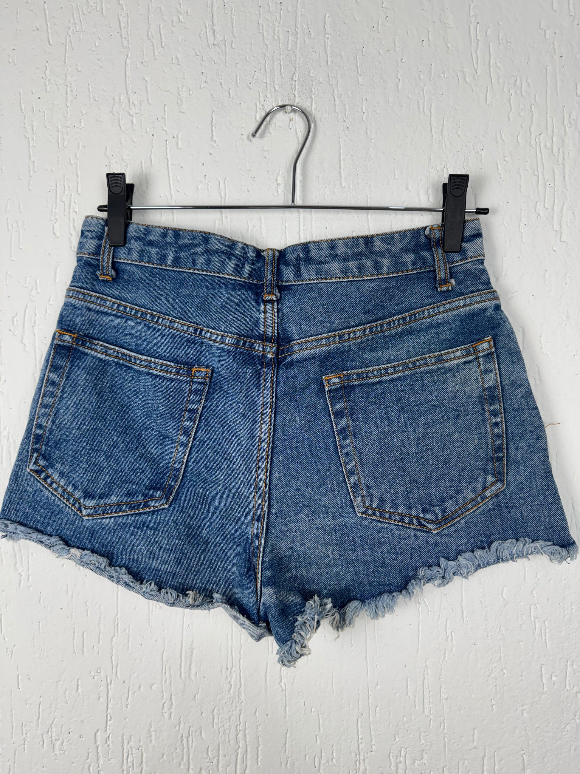 Short Jeans Feminino Cintura Média Barra Desfiada Forever 21