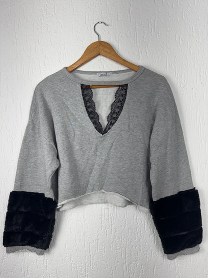 Cropped Moletom Cinza Decote Renda + Punho Pelúcia Limelight Jeans