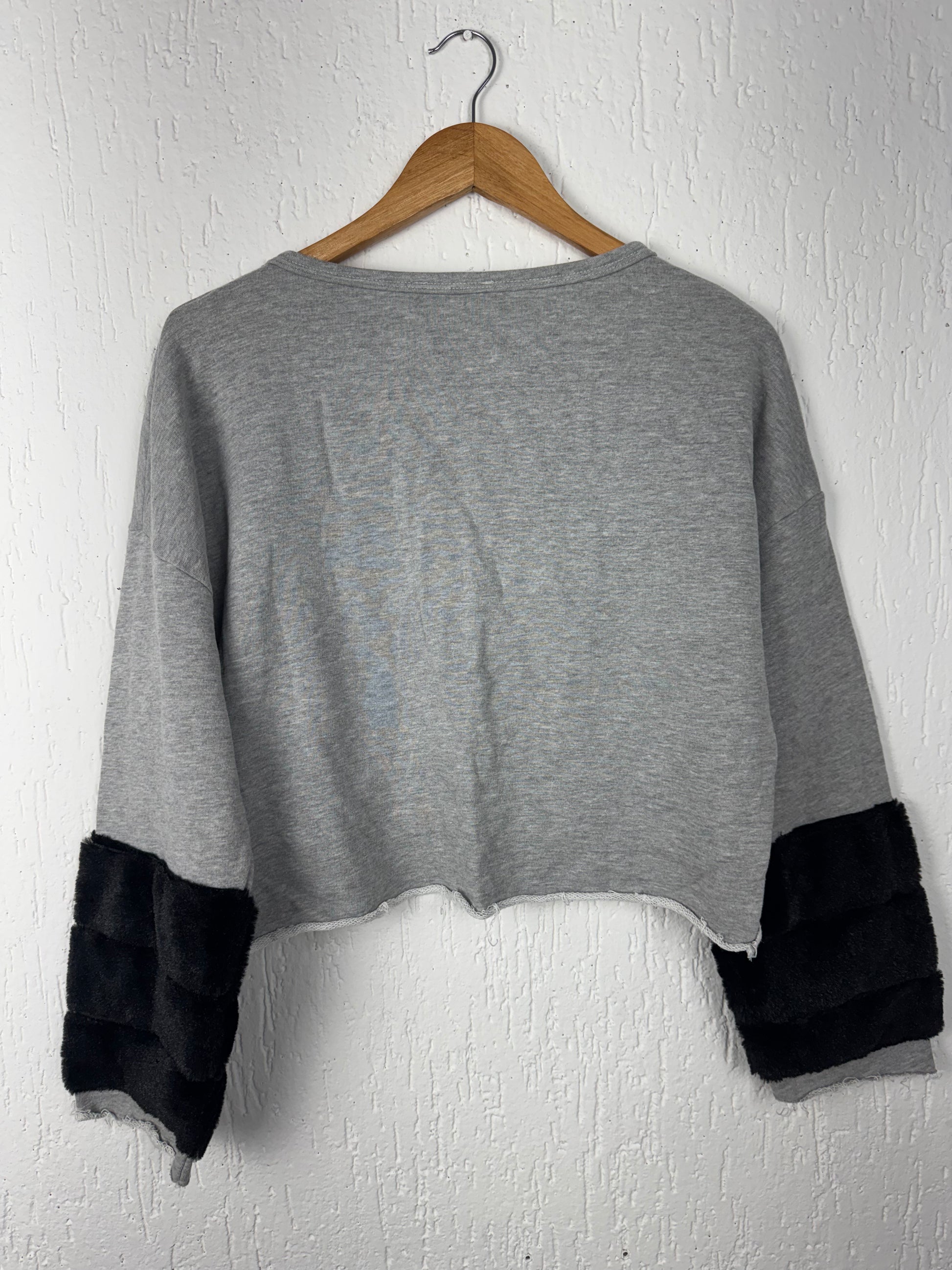 Cropped Moletom Cinza Decote Renda + Punho Pelúcia Limelight Jeans