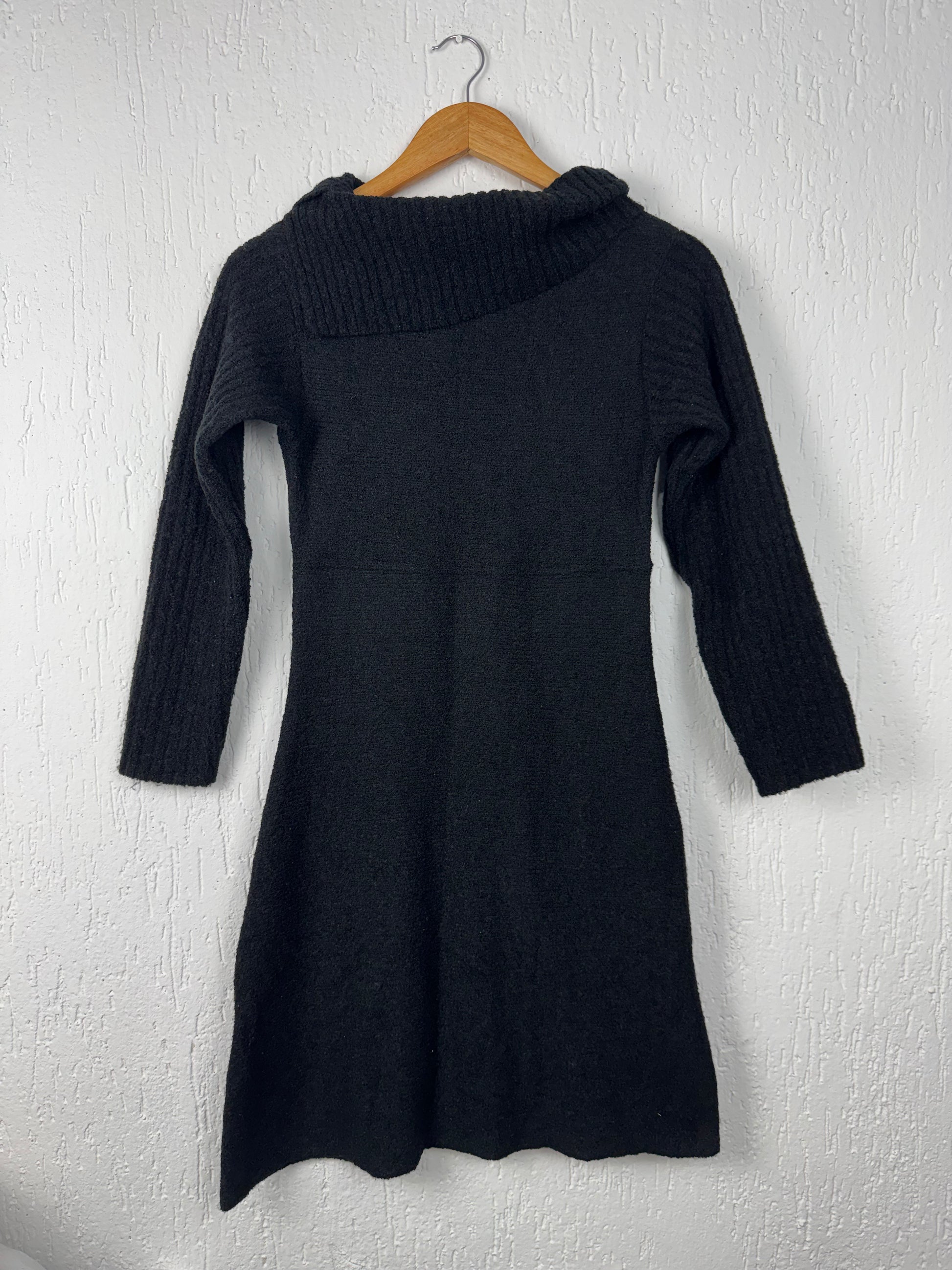 Vestido Tricot Preto Gola Ombro a Ombro