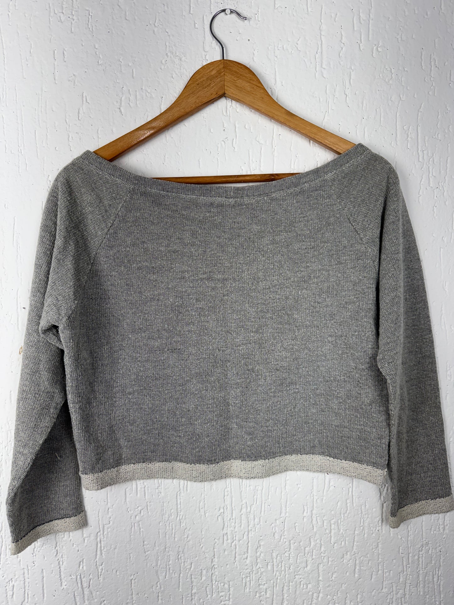 Cropped Tricot Cinza Mescla com Ilhós Metálicos Skara