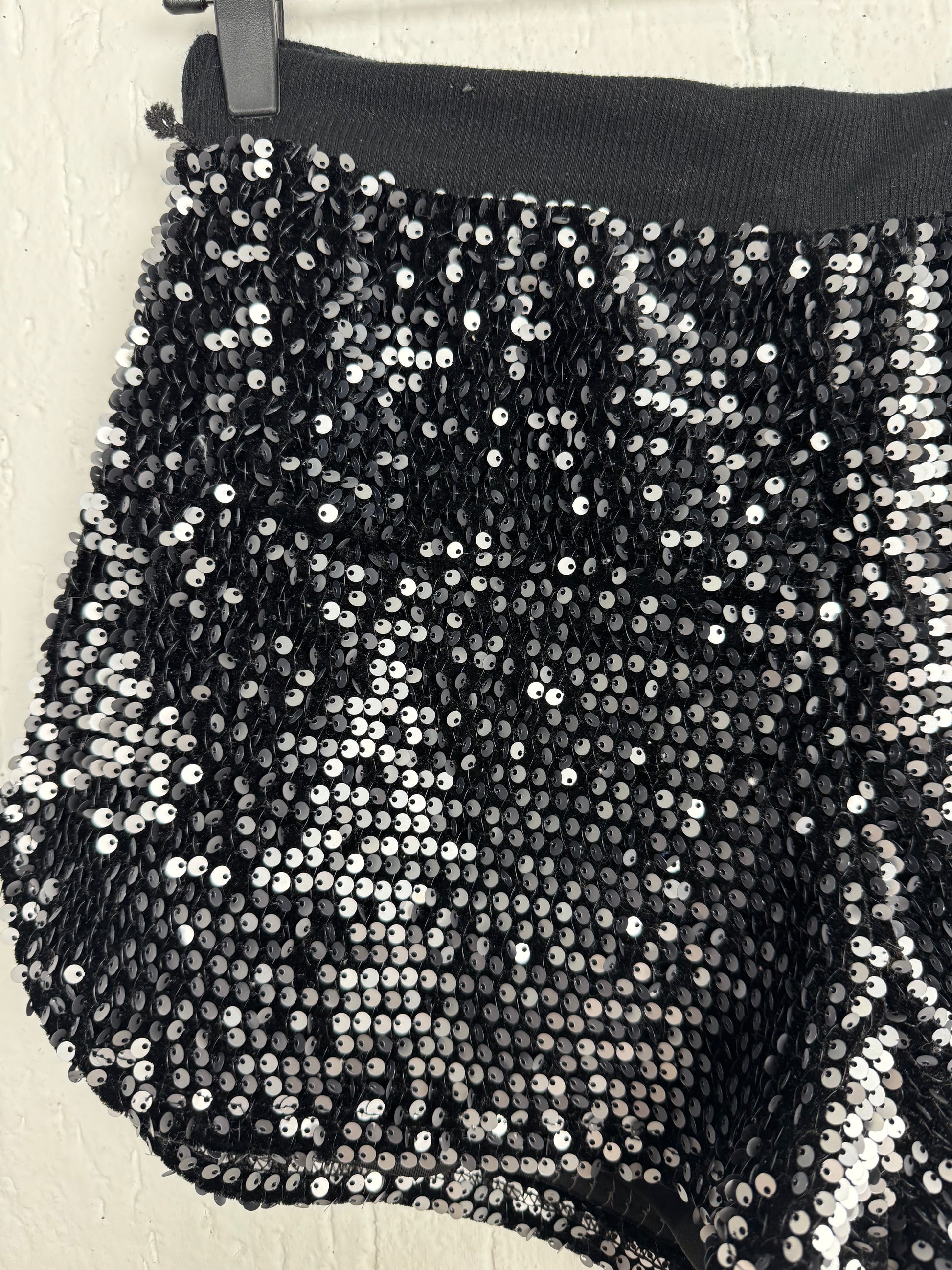 Short Paetê Preto Clockhouse Cintura