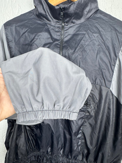 Corta-Vento Cropped By Delirium Preto e Cinza Meio-Zíper
