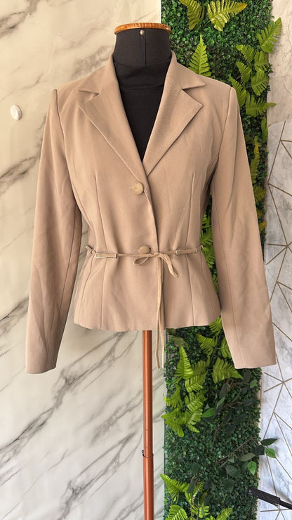 Blazer bege forrado com detalhes de amarrar curto