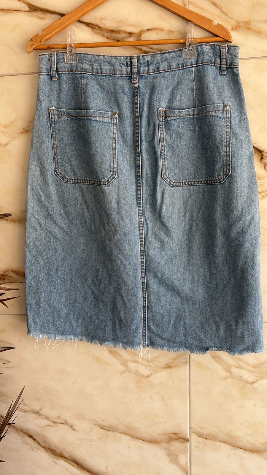 Saia mide jeans Marisa